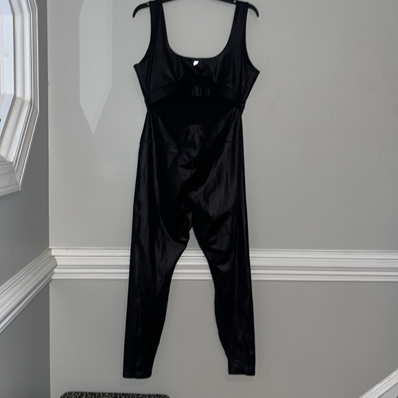 New Fabletics Motion365+ Shine Jumpsuit Black Size XXL/1X Faux Leather Catsuit - Picture 7 of 16